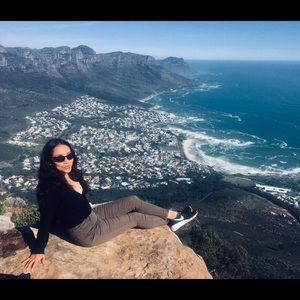 Meet your Posher, Sibila